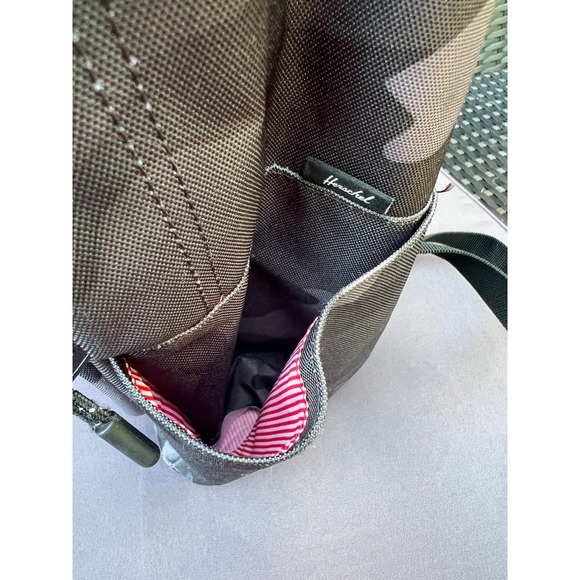 Herschel Classic Backpack Standard 20L Grey Black Camo - Picture 5 of 14